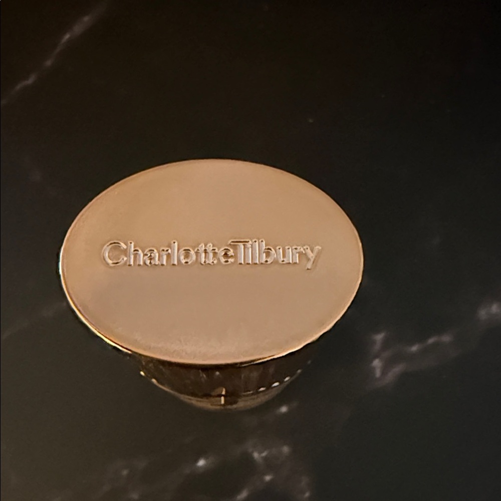 Charlotte Tilbury Airbrush Flawless Blurring & Matte Foundation - 8N - Picture 5 of 6
